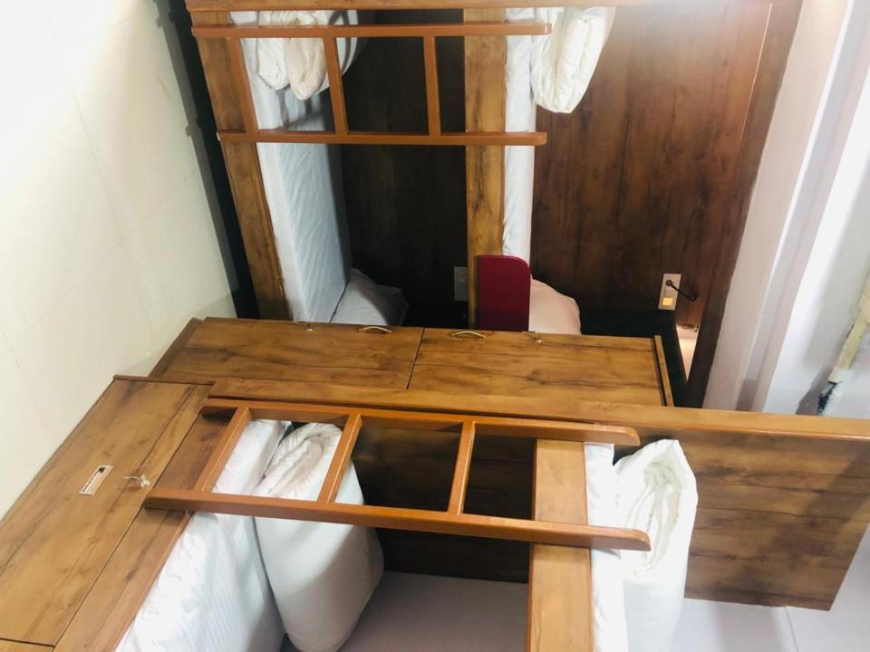Everest Stays Rooms And Dormitory Мумбай Екстериор снимка