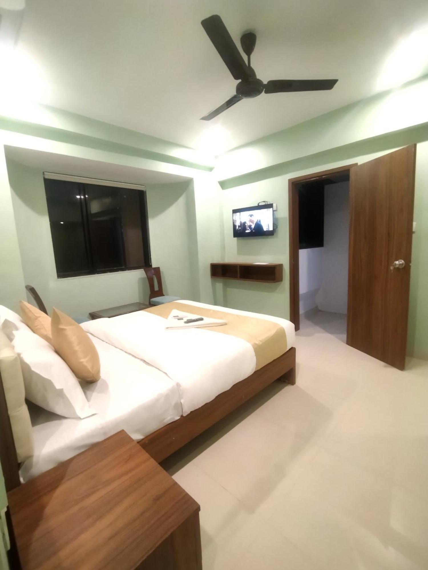 Everest Stays Rooms And Dormitory Мумбай Екстериор снимка