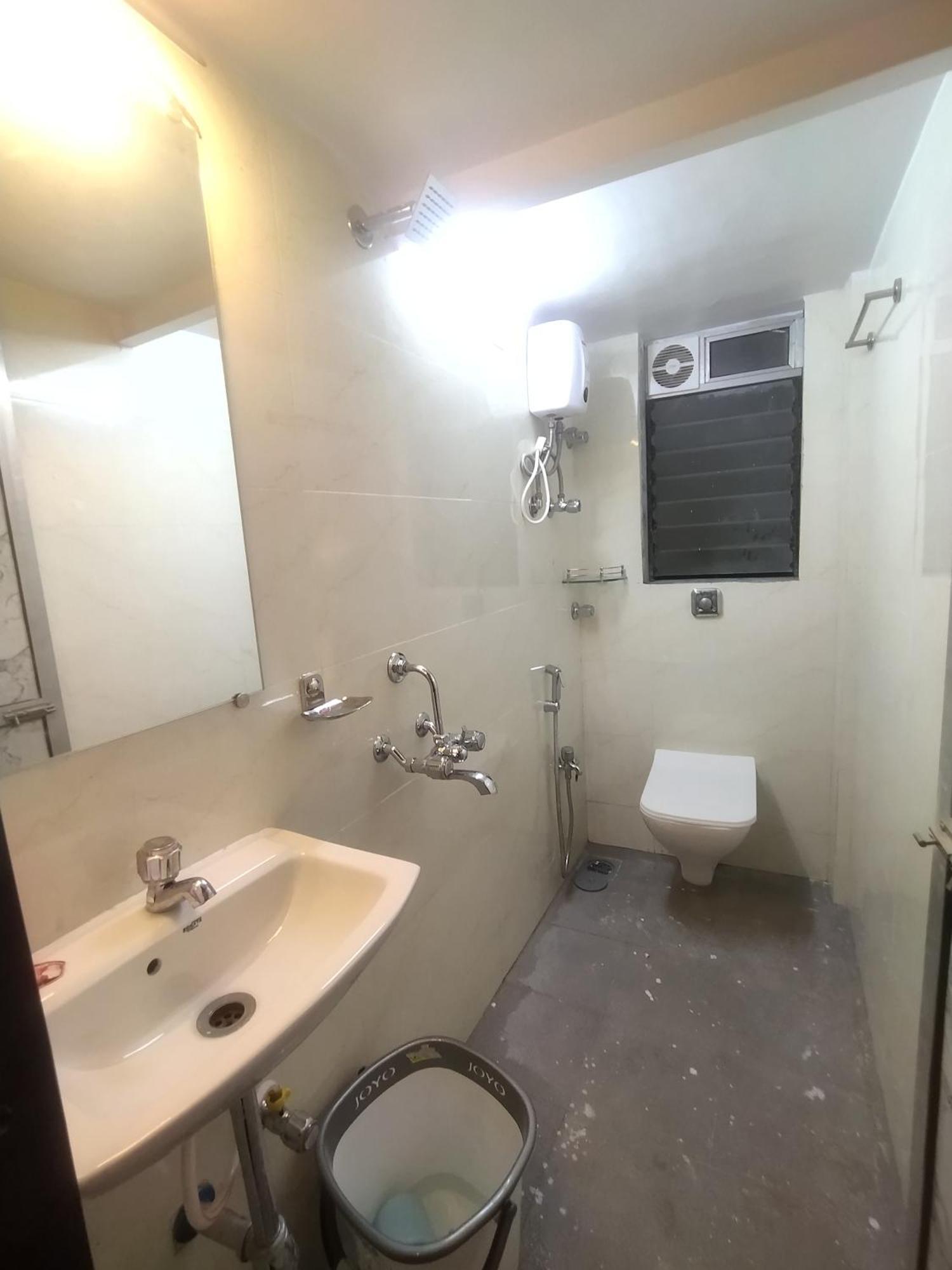 Everest Stays Rooms And Dormitory Мумбай Екстериор снимка
