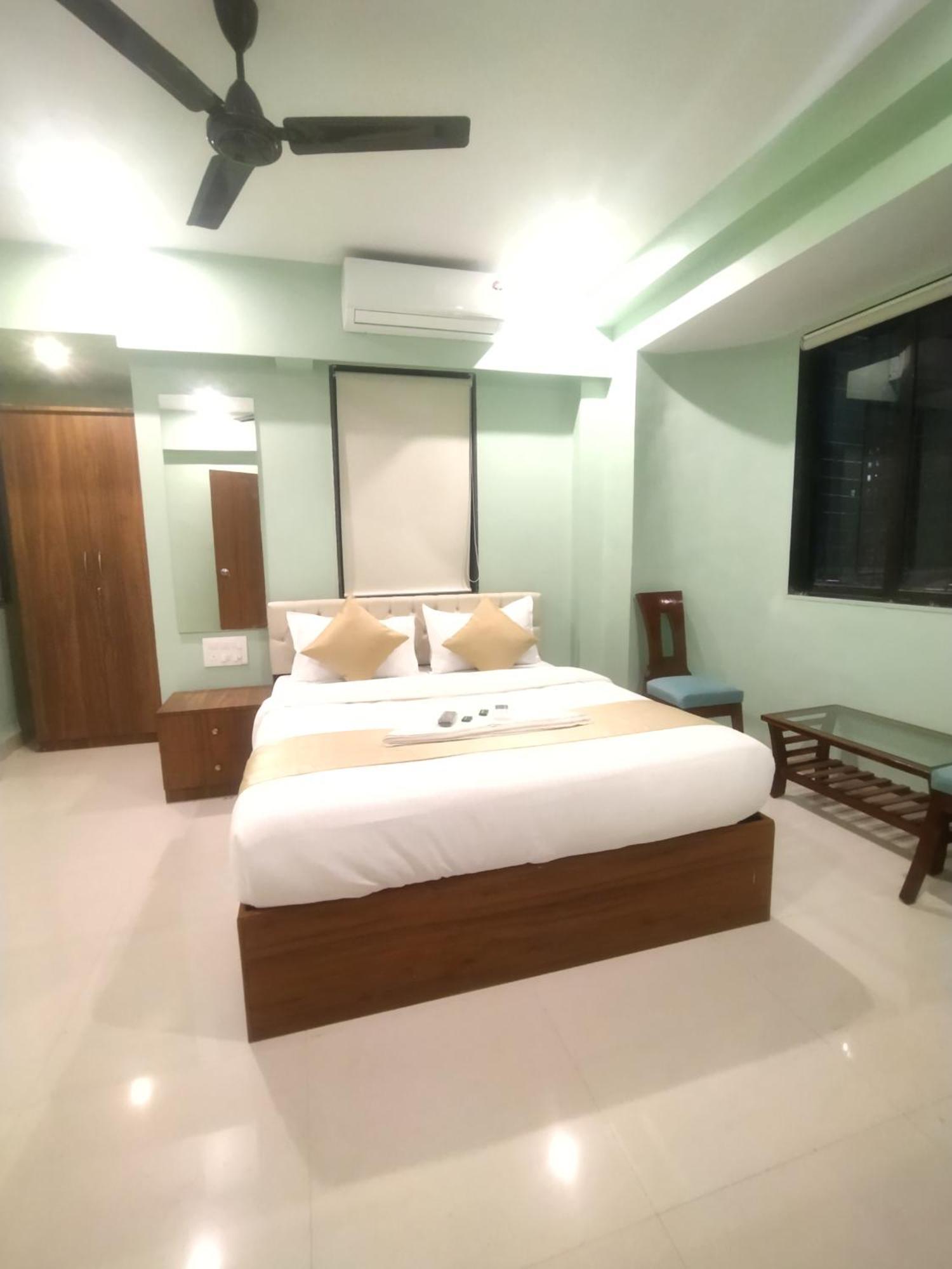 Everest Stays Rooms And Dormitory Мумбай Екстериор снимка