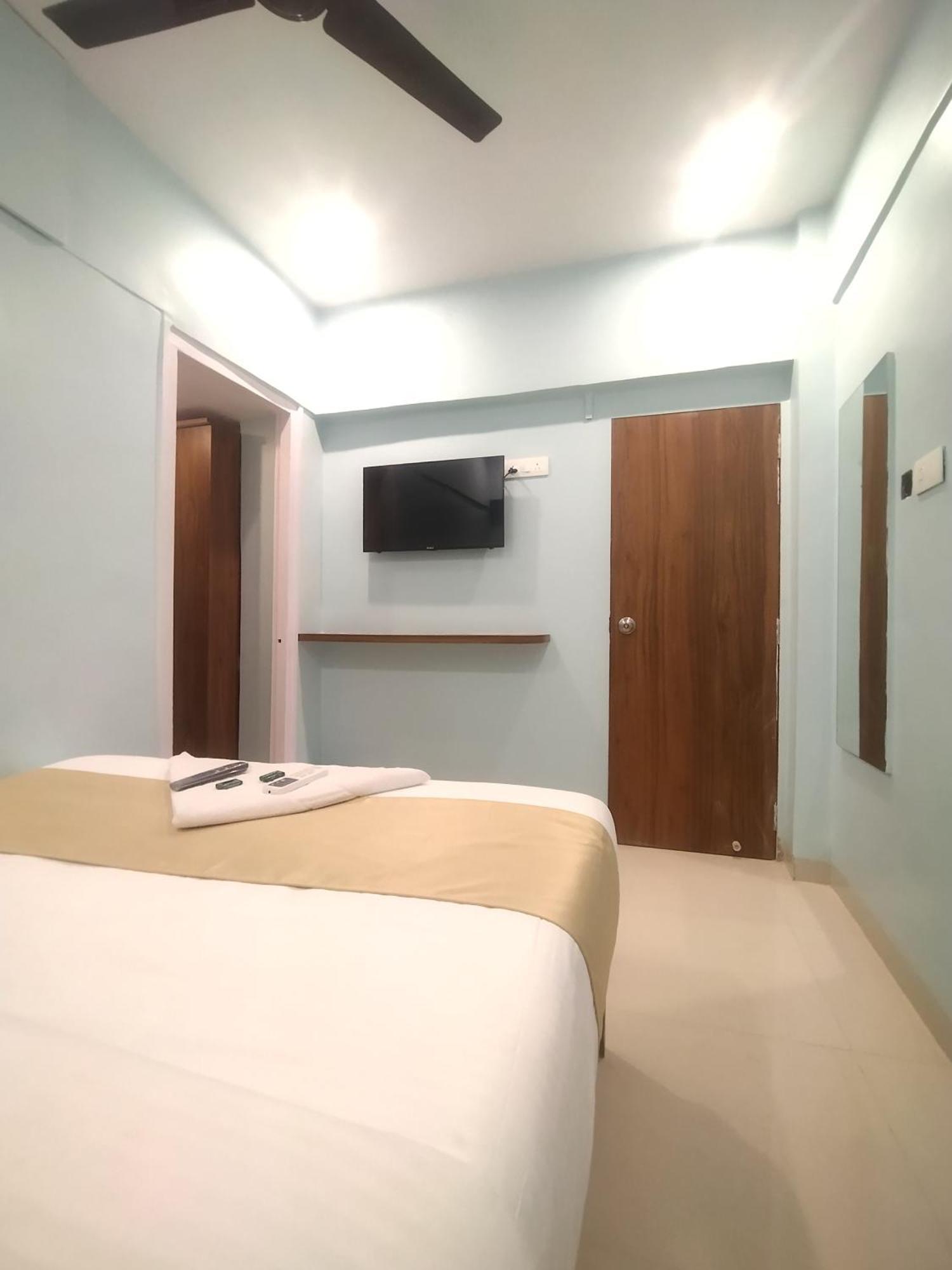 Everest Stays Rooms And Dormitory Мумбай Екстериор снимка