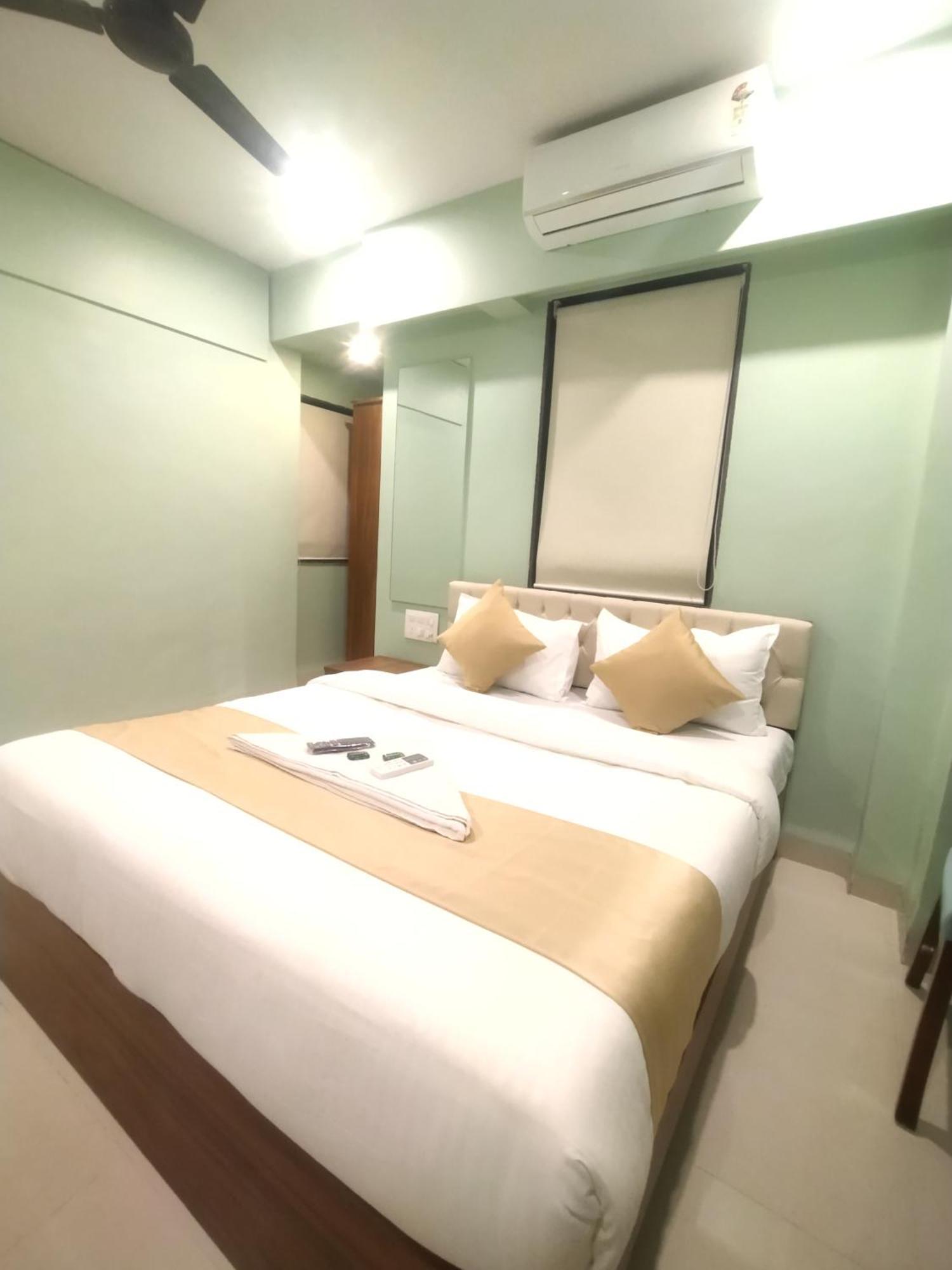 Everest Stays Rooms And Dormitory Мумбай Екстериор снимка