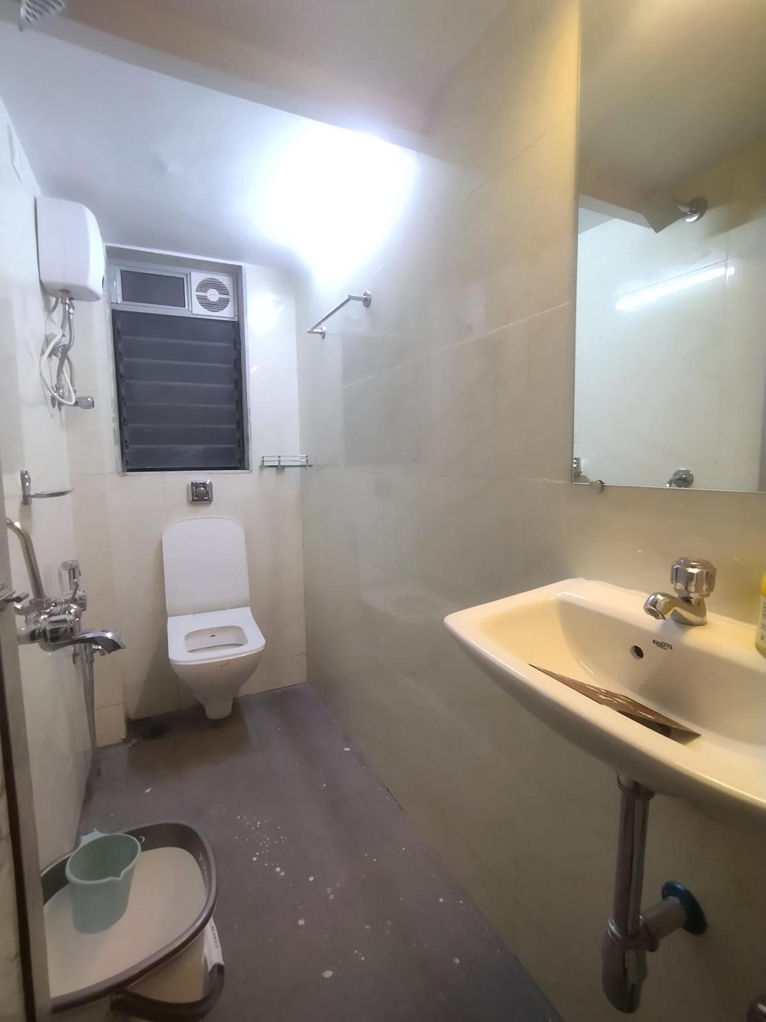 Everest Stays Rooms And Dormitory Мумбай Екстериор снимка