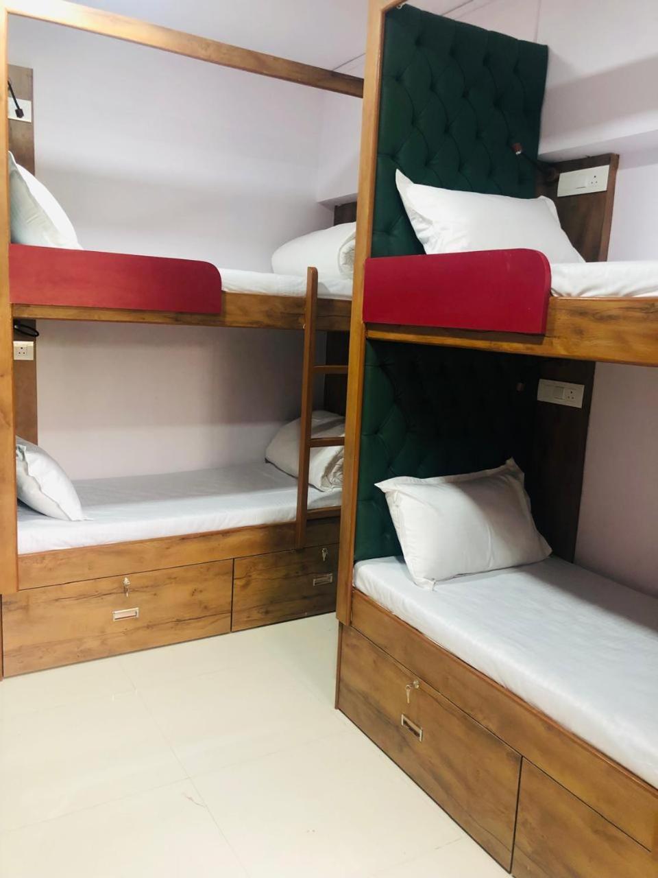 Everest Stays Rooms And Dormitory Мумбай Екстериор снимка