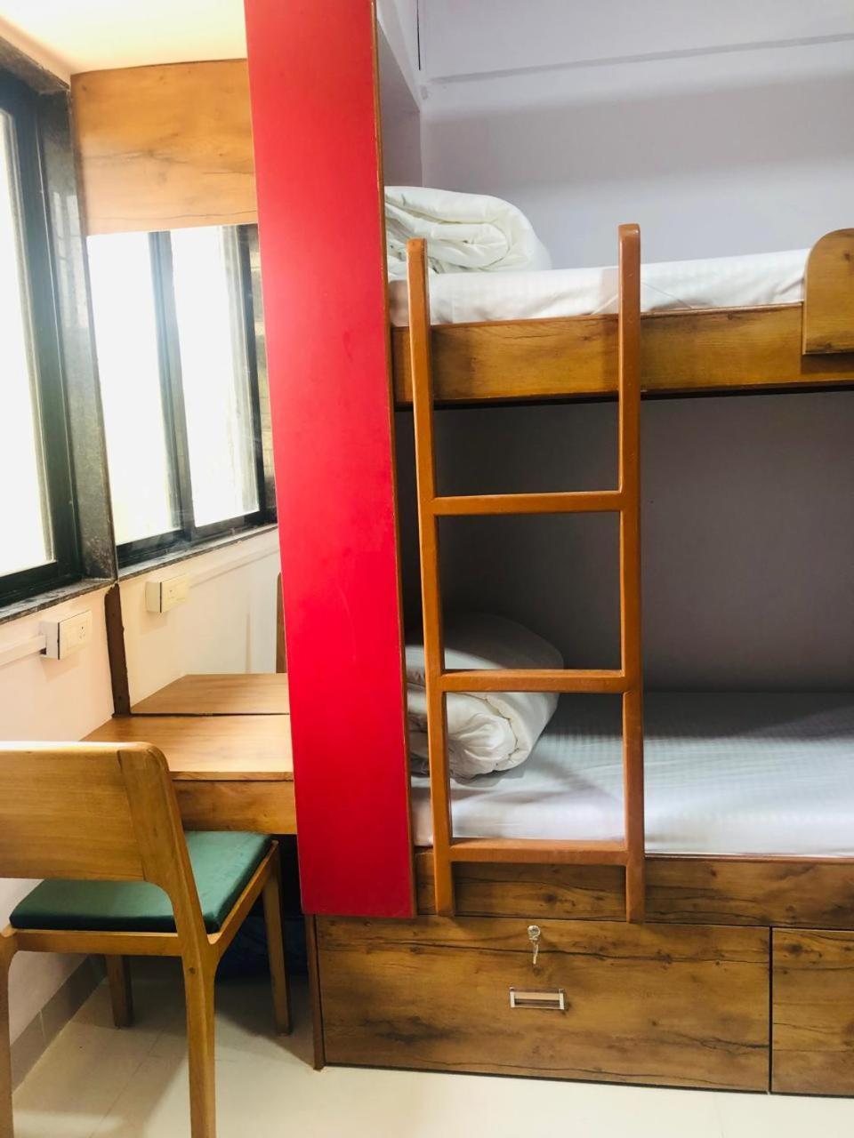 Everest Stays Rooms And Dormitory Мумбай Екстериор снимка