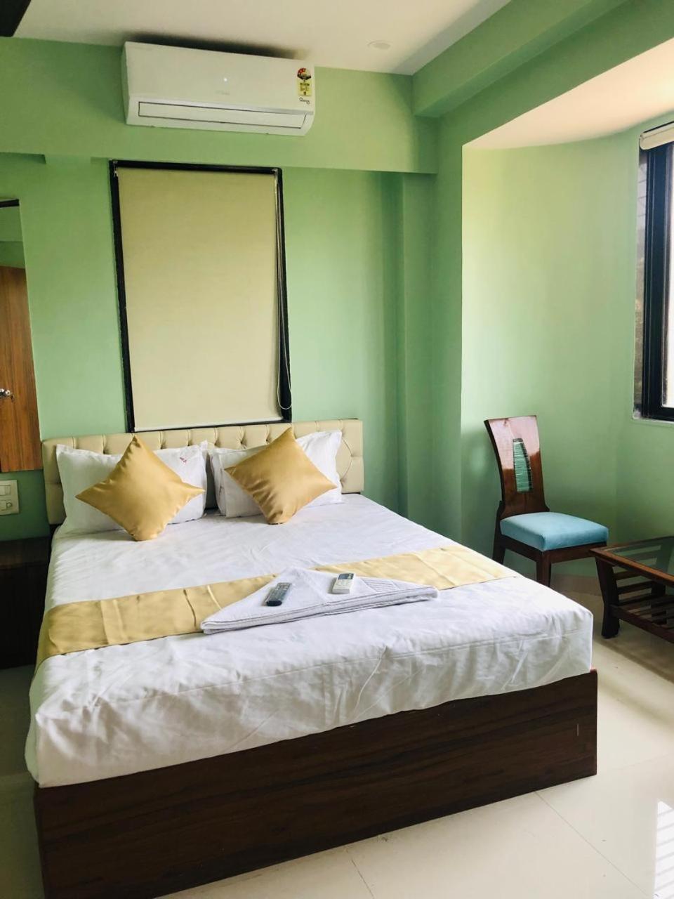 Everest Stays Rooms And Dormitory Мумбай Екстериор снимка